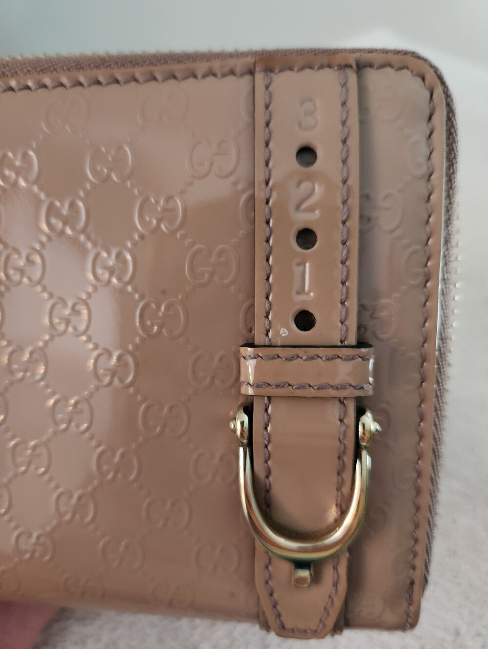 Gucci Taupe Embossed Patent Leather Microguccisima Zip Wallet with Gold Buckle - Picture 7 of 12